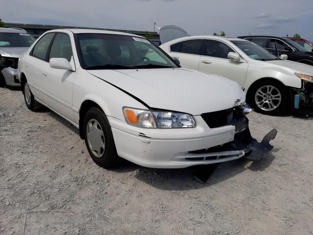 TOYOTA CAMRY CE 2000 with VIN 4T1BG22K7YU979983 - Photo from auction