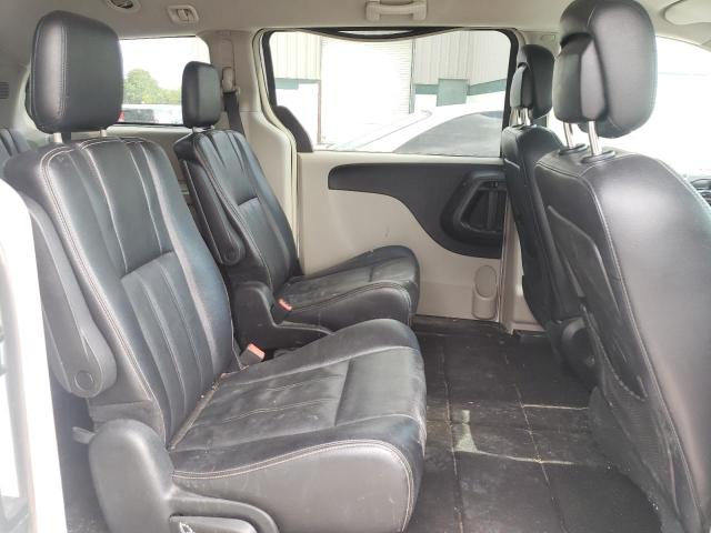 Photo 6 from auction – 2015 CHRYSLER TOWN & COU with VIN 2C4RC1BG5FR560674