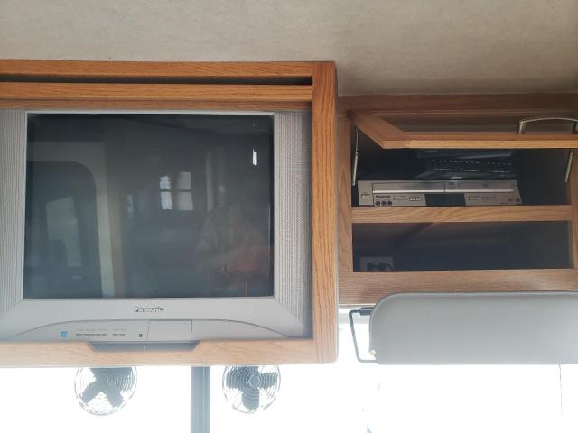 Photo 9 from auction – 2005 FLEETWOOD BOUNDER with VIN 5B4MP67GX53405460