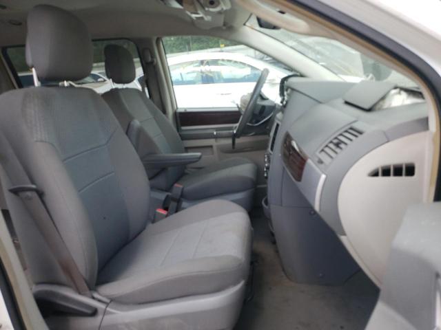 Photo 5 from auction – 2010 CHRYSLER TOWN & COU with VIN 2A4RR5D19AR431628