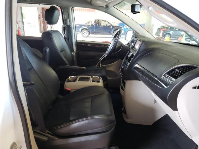 Photo 5 from auction – 2015 CHRYSLER TOWN & COU with VIN 2C4RC1BG5FR520160