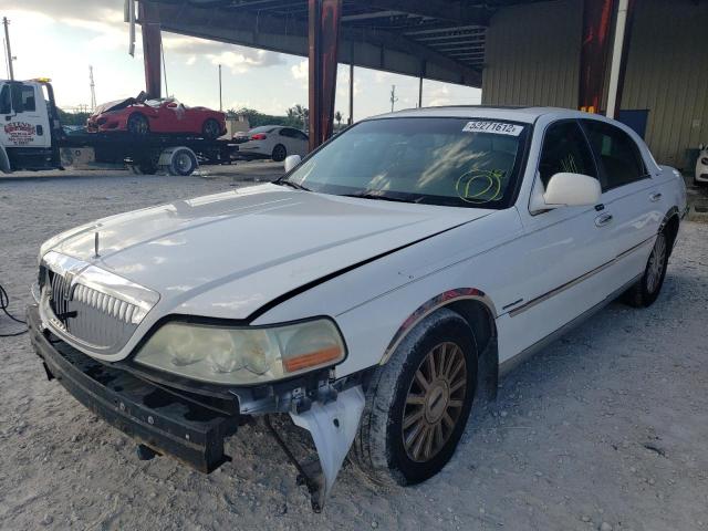 Photo 2 from auction – 2004 LINCOLN TOWN CAR E with VIN 1LNHM81W14Y610002