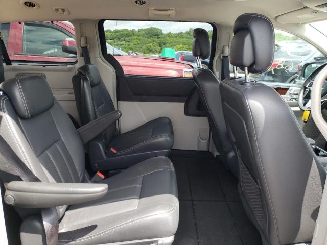 Photo 6 from auction – 2010 CHRYSLER TOWN & COU with VIN 2A4RR8D1XAR404830