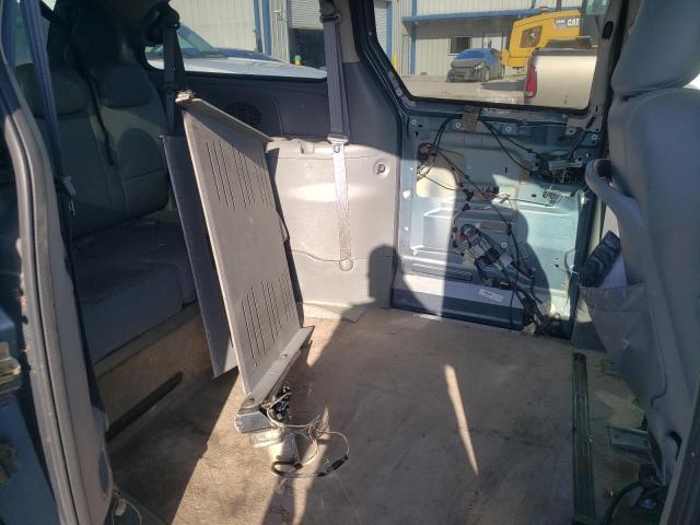 Photo 6 from auction – 2005 CHRYSLER TOWN & COU with VIN 2C8GP64L85R429299