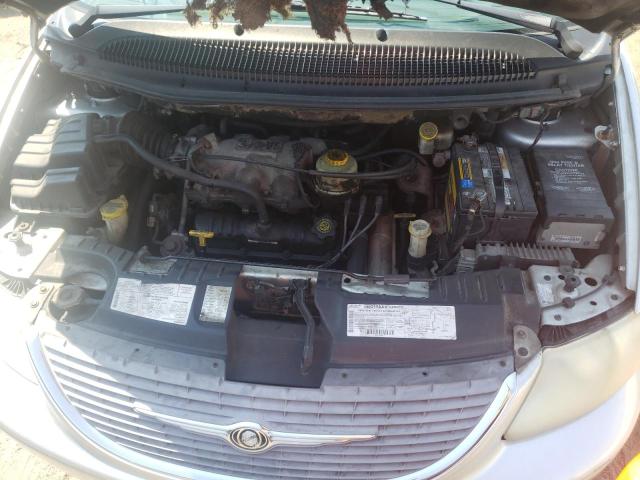 Photo 7 from auction – 2001 CHRYSLER TOWN & COU with VIN 2C8GP64L81R382978
