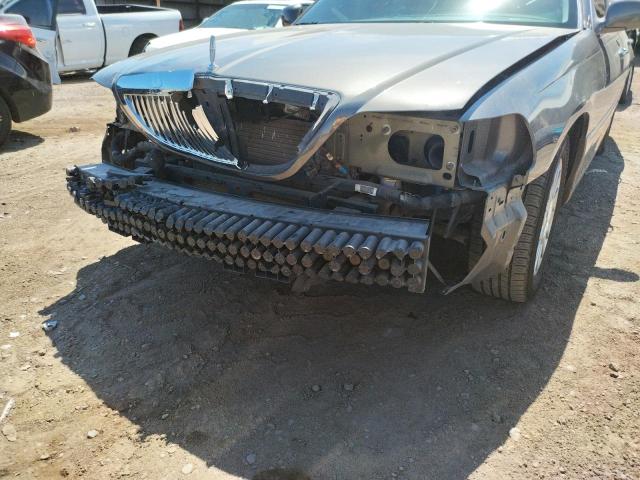 Photo 9 from auction – 2004 LINCOLN TOWN CAR U with VIN 1LNHM83W54Y681779