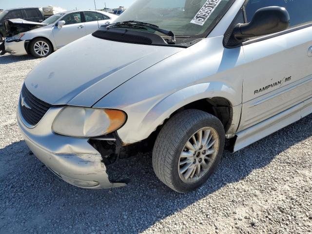 Photo 9 from auction – 2002 CHRYSLER TOWN & COU with VIN 2C8GP64L02R639813
