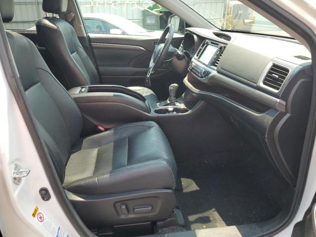 Photo 5 from auction – 2017 TOYOTA HIGHLANDER with VIN 5TDDZRFH0HS430659
