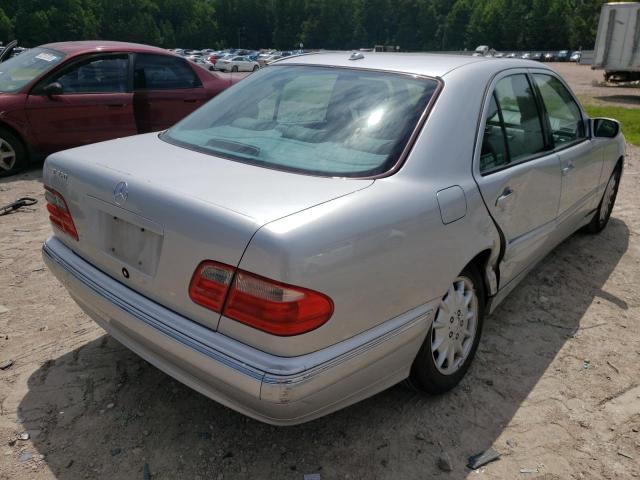 Photo 4 from auction – 2001 MERCEDES-BENZ E 320 with VIN WDBJF65J51B179860