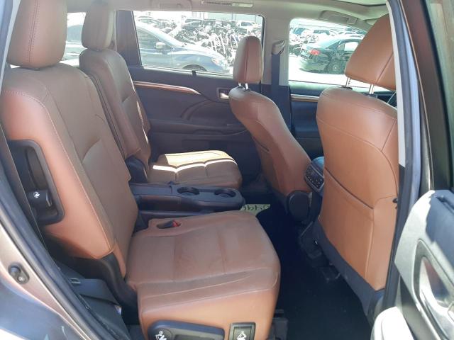 Photo 6 from auction – 2017 TOYOTA HIGHLANDER with VIN 5TDDGRFH2HS034044