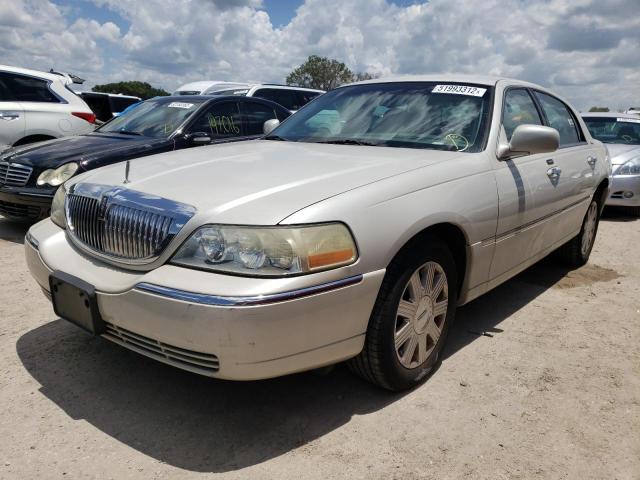 Photo 2 from auction – 2004 LINCOLN TOWN CAR with VIN 1LNHM83W04Y651332