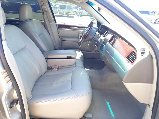 Photo 5 from auction – 2003 LINCOLN TOWN CAR C with VIN 1LNHM83W33Y688101