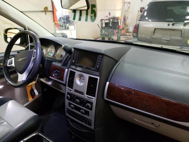 Photo 9 from auction – 2010 CHRYSLER TOWN & COU with VIN 2A4RR8DX1AR496205