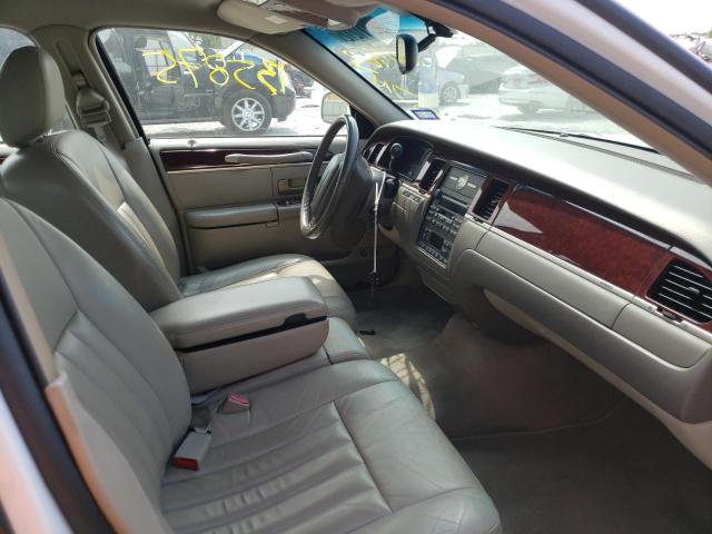 Photo 5 from auction – 2004 LINCOLN TOWN CAR E with VIN 1LNHM81W54Y641463