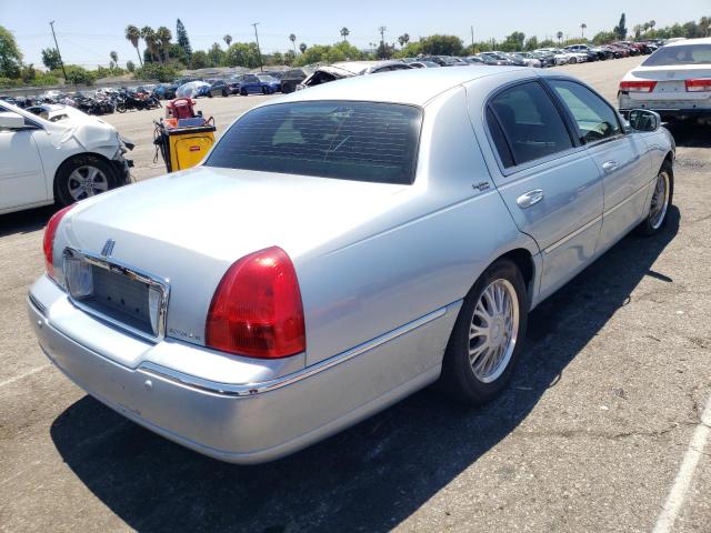 Photo 4 from auction – 2005 LINCOLN TOWN CAR S with VIN 1LNHM82W15Y651245