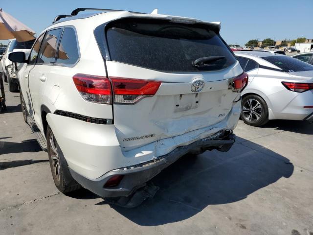 Photo 3 from auction – 2017 TOYOTA HIGHLANDER with VIN 5TDKZRFH8HS520438