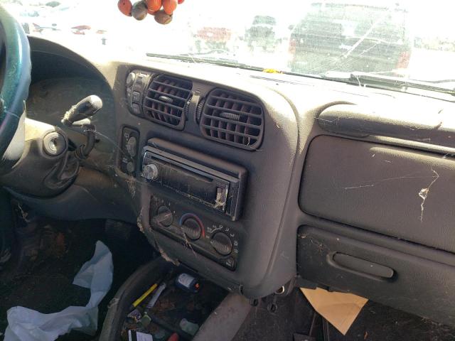 Photo 9 from auction – 2001 CHEVROLET BLAZER with VIN 1GNDT13W01K253055