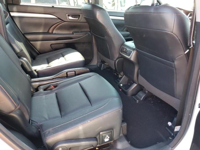 Photo 6 from auction – 2017 TOYOTA HIGHLANDER with VIN 5TDKZRFH8HS520438