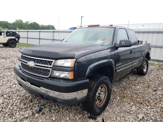 Photo 2 from auction – 2005 CHEVROLET SILVERADO with VIN 1GCHK29U15E205304
