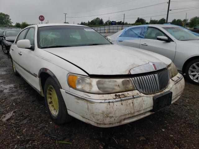 LINCOLN TOWN CAR E 2000 with VIN 1LNHM81W4YY887149 - Photo from auction