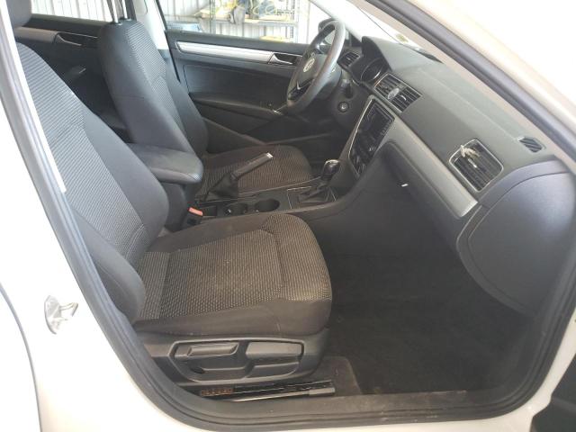 Photo 5 from auction – 2016 VOLKSWAGEN PASSAT S with VIN 1VWAT7A35GC017363