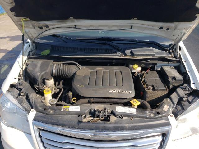 Photo 7 from auction – 2013 CHRYSLER TOWN & COU with VIN 2C4RC1BG5DR707668