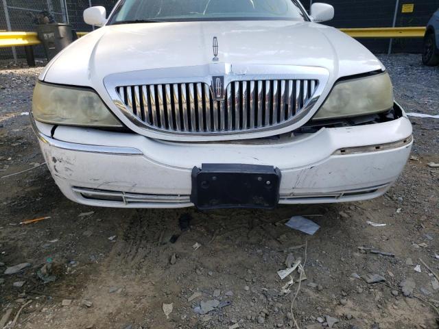Photo 9 from auction – 2003 LINCOLN TOWNCAR with VIN 1LNHM83WX3Y601620