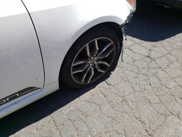 Photo 9 from auction – 2014 TOYOTA SCION TC with VIN JTKJF5C74E3083780