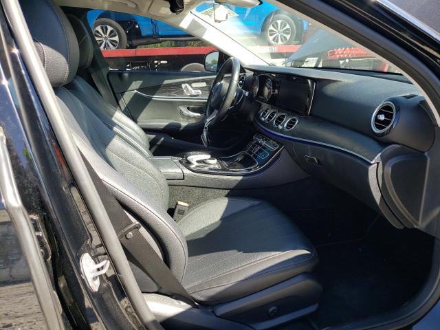 Photo 5 from auction – 2017 MERCEDES-BENZ E 300 with VIN WDDZF4JB2HA095508