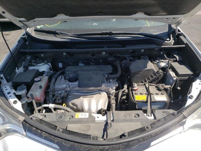 Photo 7 from auction – 2017 TOYOTA RAV4 XLE with VIN JTMWFREV0HD095181