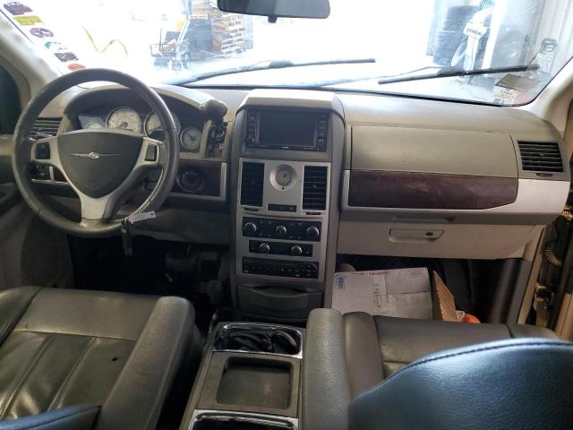 Photo 9 from auction – 2010 CHRYSLER TOWN & COU with VIN 2A4RR5DX7AR209111