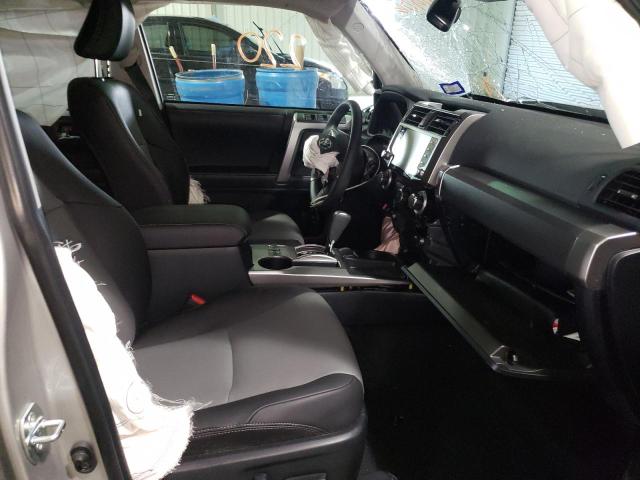 Photo 5 from auction – 2022 TOYOTA 4RUNNER SR with VIN JTEFU5JRXN5271906