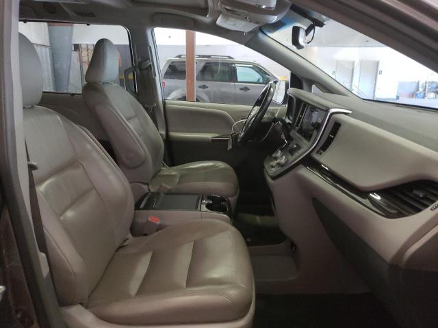 Photo 5 from auction – 2017 TOYOTA SIENNA XLE with VIN 5TDYZ3DC8HS808779