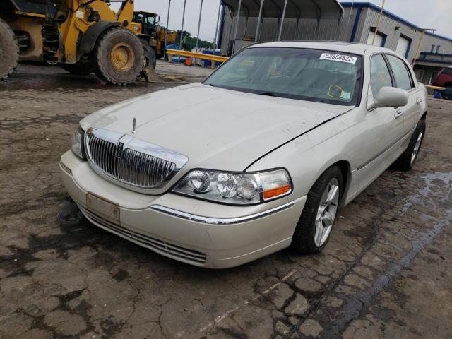 Photo 2 from auction – 2004 LINCOLN TOWN CAR U with VIN 1LNHM83W44Y647266