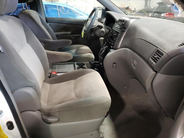 Photo 5 from auction – 2010 TOYOTA SIENNA CE with VIN 5TDKK4CC9AS303597