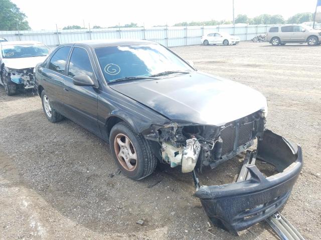 TOYOTA CAMRY CE 2000 with VIN 4T1BG22K3YU950609 - Photo from auction