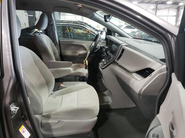 Photo 5 from auction – 2018 TOYOTA SIENNA LE with VIN 5TDKZ3DC3JS953255