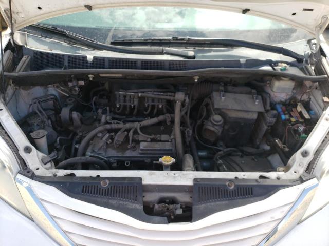 Photo 7 from auction – 2015 TOYOTA SIENNA LE with VIN 5TDKK3DC5FS585740