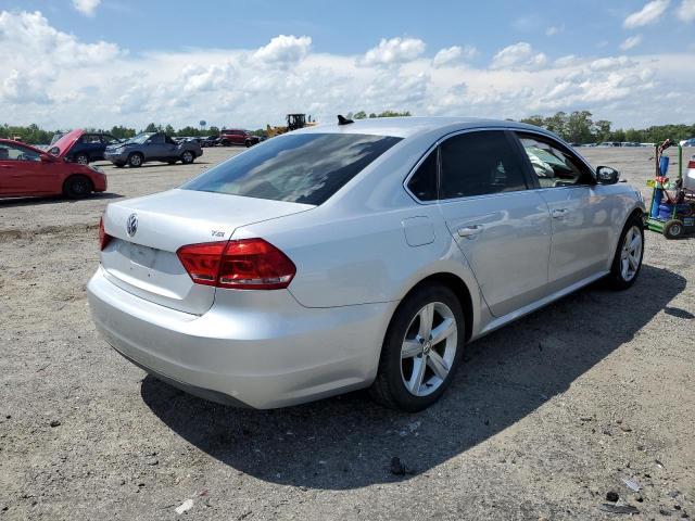 Photo 4 from auction – 2014 VOLKSWAGEN PASSAT S with VIN 1VWAT7A37EC032928