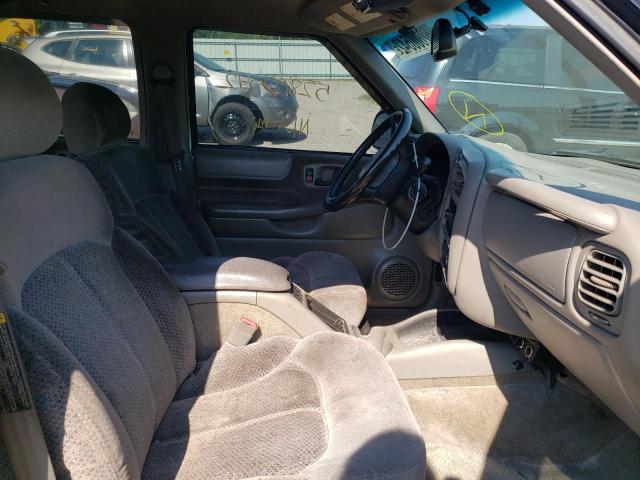 Photo 5 from auction – 2001 CHEVROLET BLAZER with VIN 1GNDT13W712226094