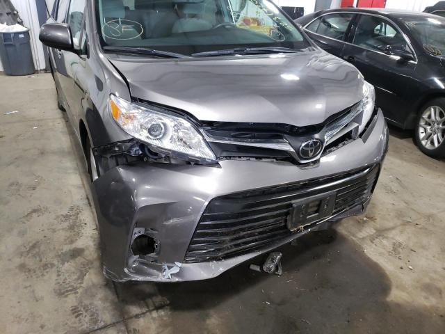 Photo 9 from auction – 2018 TOYOTA SIENNA LE with VIN 5TDKZ3DC3JS953255