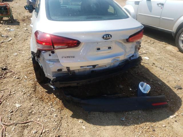 Photo 9 from auction – 2017 KIA FORTE LX with VIN 3KPFL4A76HE070254