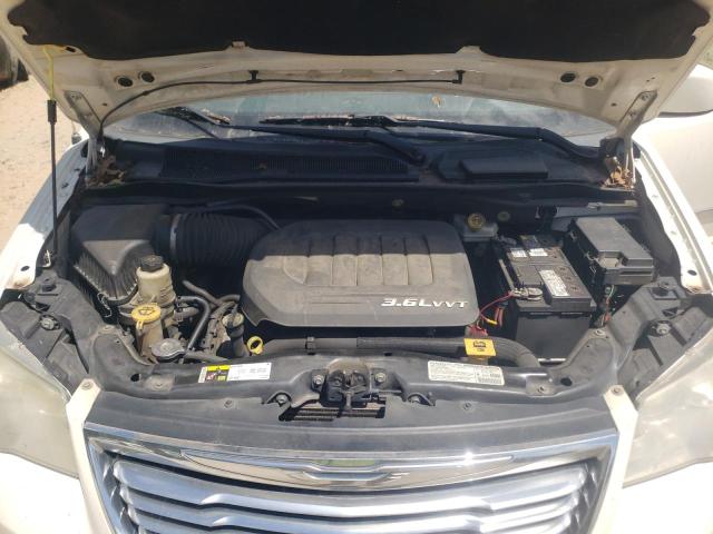 Photo 7 from auction – 2013 CHRYSLER TOWN & COU with VIN 2C4RC1BG2DR675150