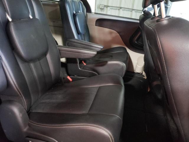Photo 6 from auction – 2016 CHRYSLER TOWN & COU with VIN 2C4RC1CGXGR221358