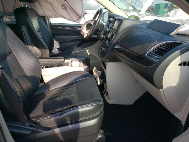 Photo 5 from auction – 2016 CHRYSLER TOWN & COU with VIN 2C4RC1BG4GR290046