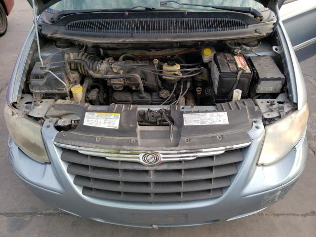 Photo 7 from auction – 2005 CHRYSLER TOWN & COU with VIN 2C4GP54L95R217278