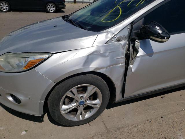 Zdjęcie 9 z aukcji – 2014 FORD FOCUS SE z VIN 1FADP3K28EL242172
