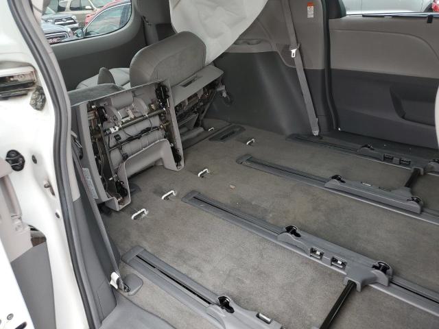 Photo 6 from auction – 2017 TOYOTA SIENNA XLE with VIN 5TDDZ3DC9HS158763