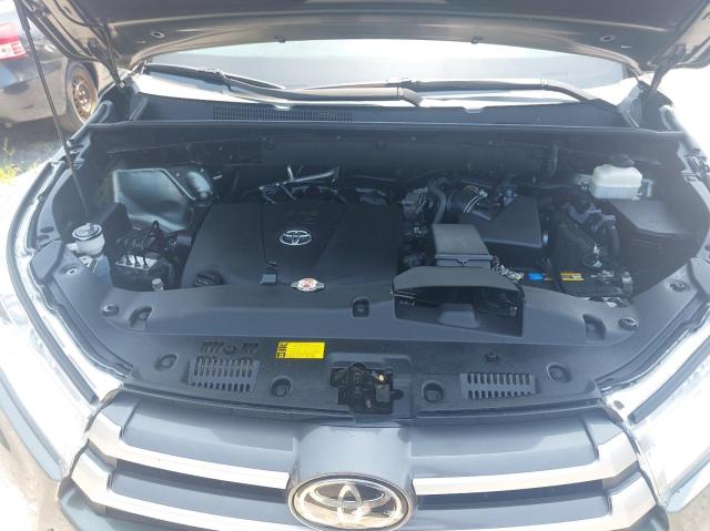 Photo 7 from auction – 2018 TOYOTA HIGHLANDER with VIN 5TDJZRFH2JS497935