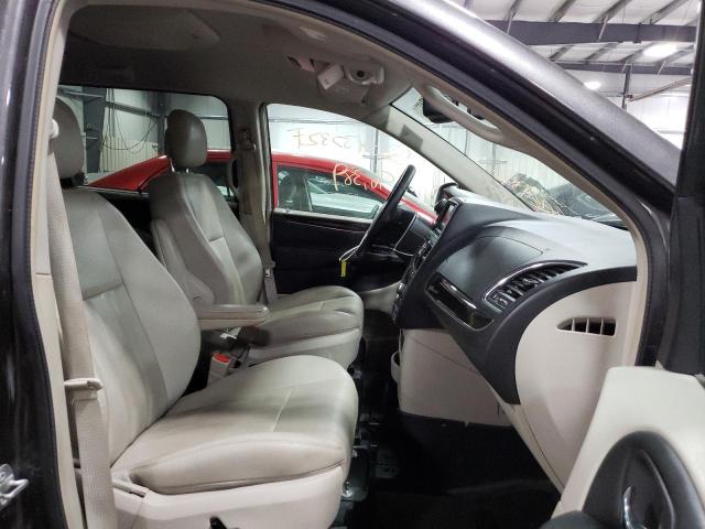 Photo 5 from auction – 2016 CHRYSLER TOWN & COU with VIN 2C4RC1CG0GR303468
